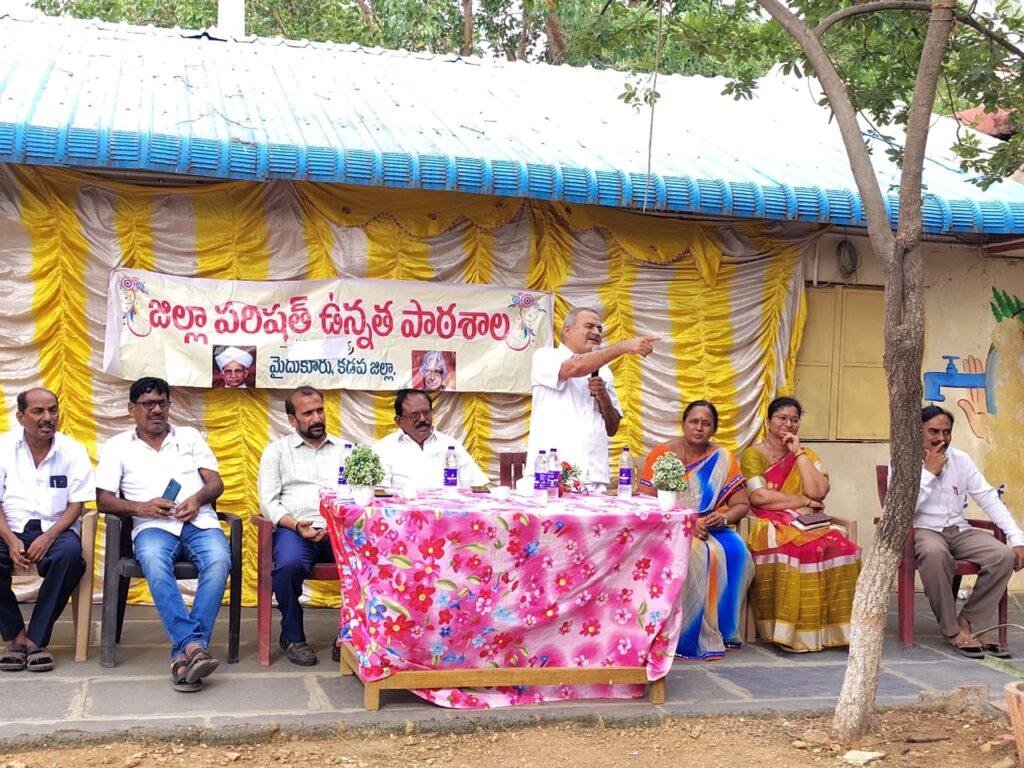 ​మాతృ పాఠశాల రుణం తీర్చుకున్న పూర్వ విద్యార్థి- ₹1,00,000 ఆర్థిక వితరణ