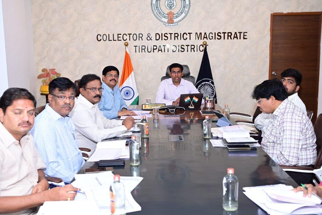 భూ పరిపాలన అంశాలపై జిల్లా కలెక్టర్లతో సీసీఎల్‌ఏ సమీక్ష