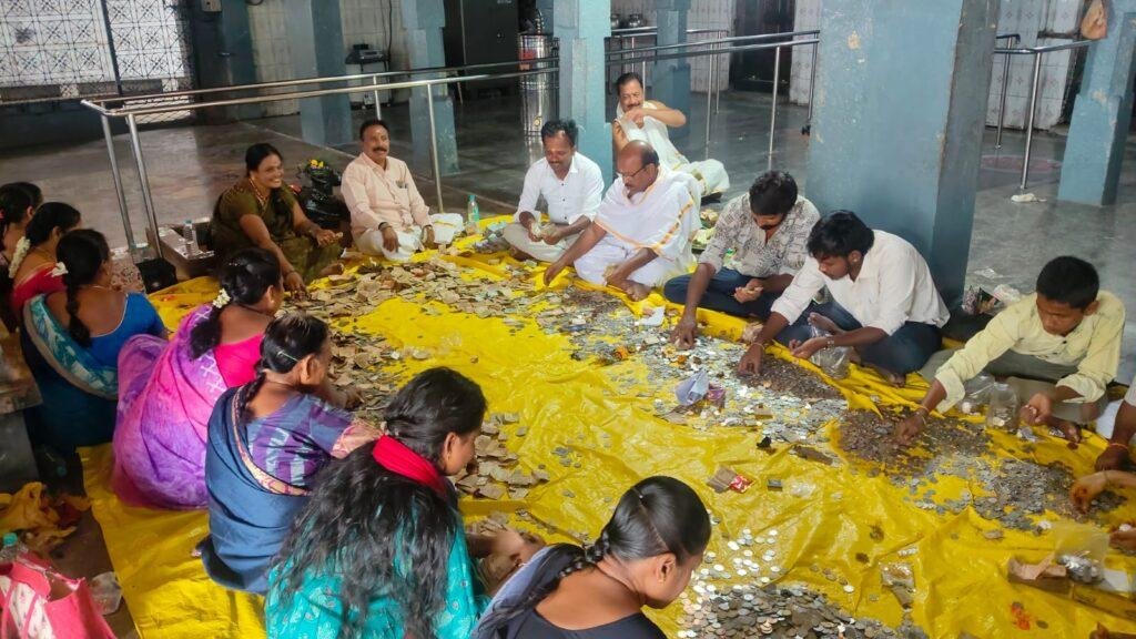 శ్రీ కాశీ విశ్వేశ్వర దేవస్థానం హుండీ ఆదాయం రూ.4.38,637/-