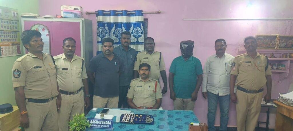 అంతర్రాష్ట్ర చైన్ స్నాచింగ్ దొంగ అరెస్ట్