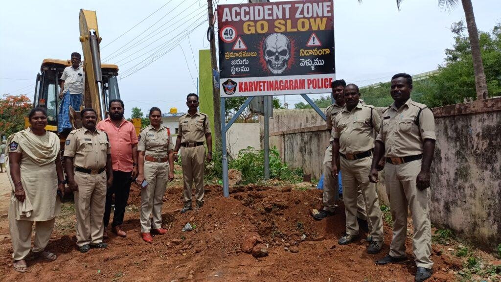 రోడ్డు ప్రమాదాలు జరిగే ప్రదేశాల్లో సూచిక బోర్డులు ఏర్పాటు