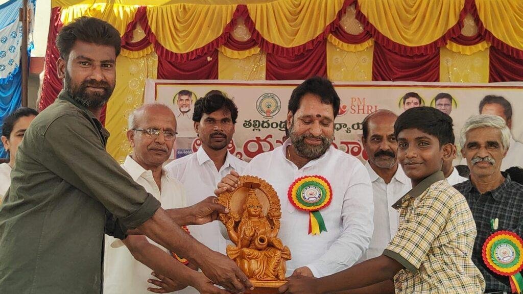 విద్య సమాజ నిర్మాణానికి పునాది