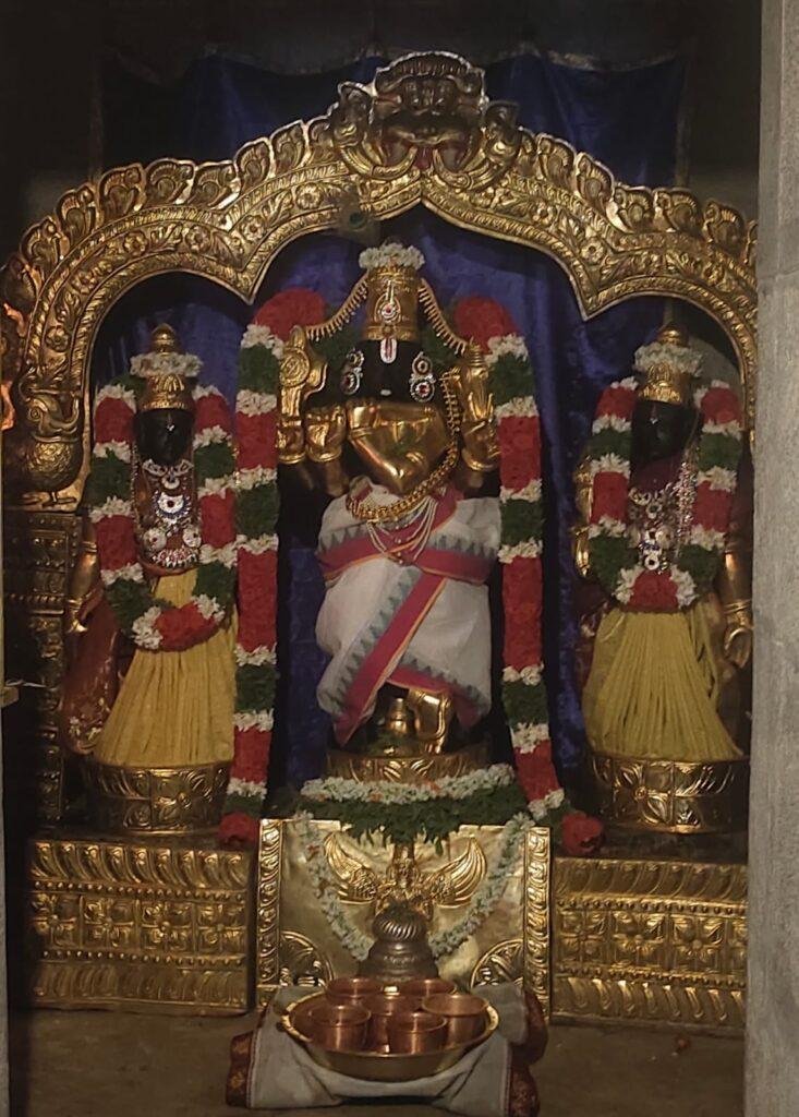 వేణుగోపాల స్వామి గుడిలో తొలి ఏకాదశి సందర్భంగా విశేష పూజలు