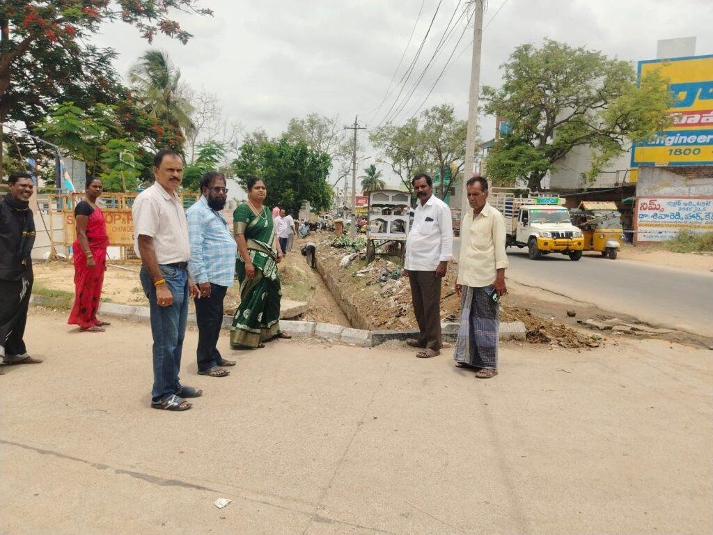 ఎంపీడీవో కార్యాలయ ఆవరణలో వేగవంతంగా పారిశుధ్య పనులు