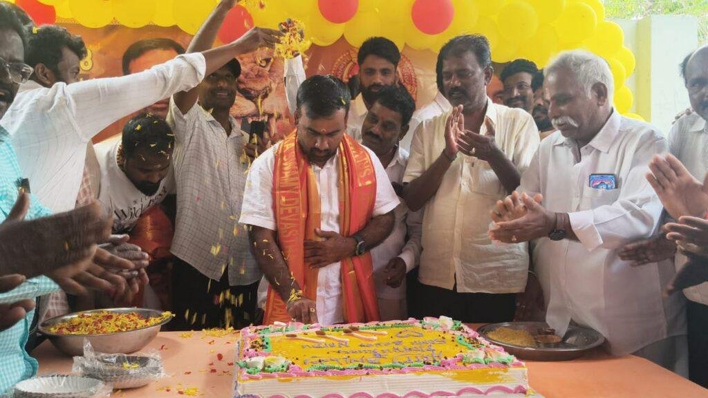 కాణిపాక వరసిద్ధి వినాయకుని సేవలో ప్రముఖ పారిశ్రామికవేత్త మోతుకూరి సోమశేఖర్ నాయుడు