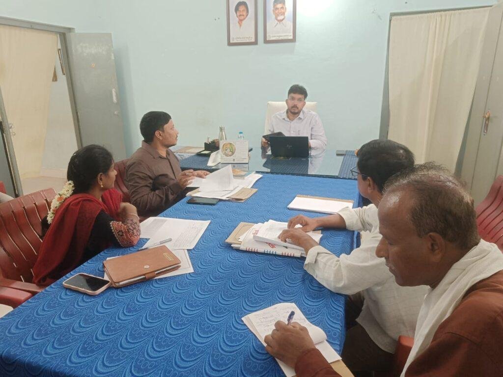 కార్వేటినగరం తహసీల్దార్ కార్యాలయాన్ని ఆకస్మికంగా తనిఖీ చేసిన జిల్లా జాయింట్ కలెక్టర్ ఆదర్శ్ రాజేంద్రన్