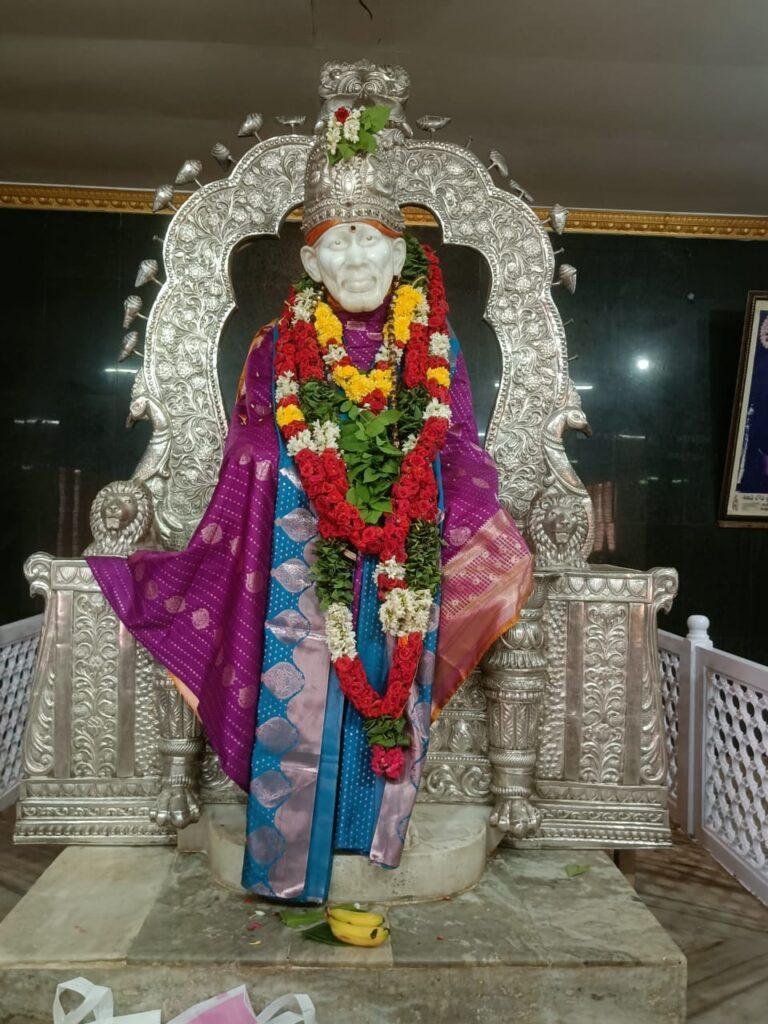 సాయిబాబా ఆలయంలో ప్రత్యేక పూజలు