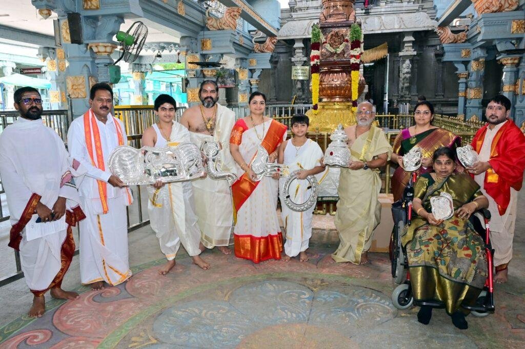 కాణిపాకం స్వామివారికి రూ. 38 లక్షల వెండి ఆభరణాలు బహుకరించిన భక్తులు