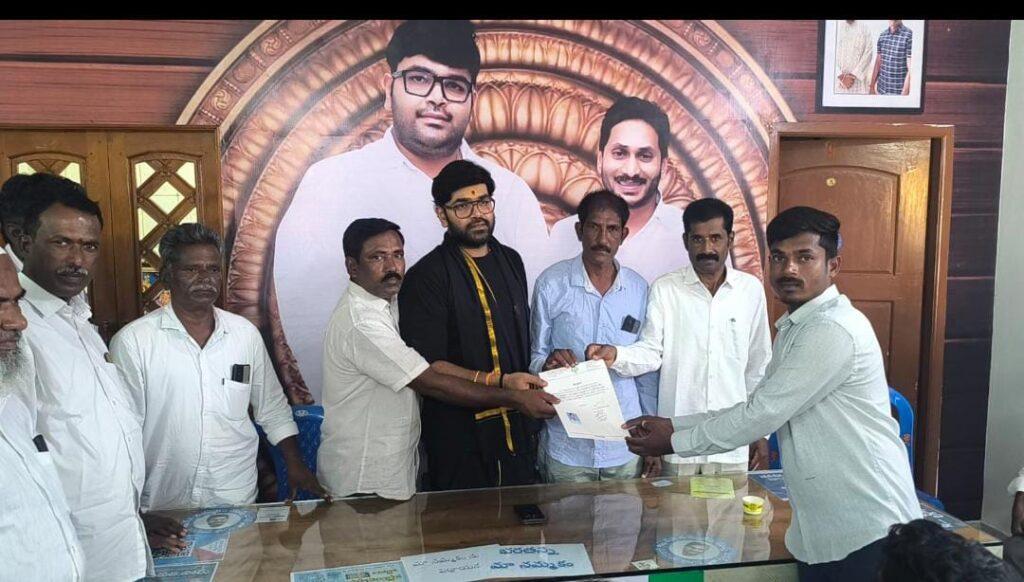 రాష్ట్ర వైయస్సార్ కాంగ్రెస్ పార్టీ యువత విభాగం కార్యదర్శిగా  థామస్ విజయ్