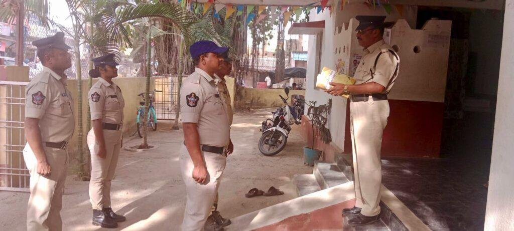 రోల్ కాల్స్ కు ఓ నిర్ణీత సమయం కేటాయించాలి