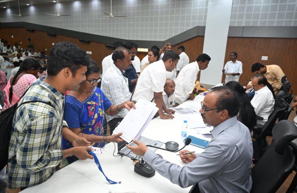 పీజీఆర్ఎస్‌పై ప్రజల్లో నమ్మకాన్ని పెంచాలి..! -జిల్లా కలెక్టర్ డా. శ్రీధర్ చెరుకూరి