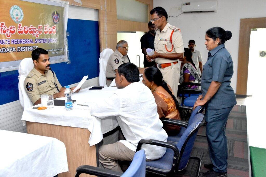 PGRS ఫిర్యాదులను అత్యధిక ప్రాధాన్యత తో నిర్ణీత గడువు లోగా చట్ట పరిధిలో పరిష్కరించాలి  జిల్లా ఎస్పీ శ్రీ షెల్కే నచికేత్ విశ్వనాథ్ ఐ.పి.ఎస్