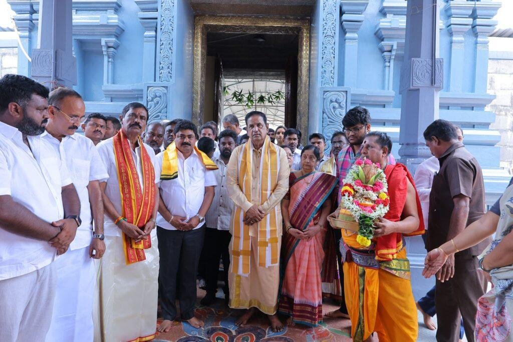సురుటుపల్లి శ్రీ పల్లికొండేశ్వరస్వామివారిని దర్శించుకున్న టీటీడీ చైర్మన్ బి.ఆర్. నాయుడు దంపతులు