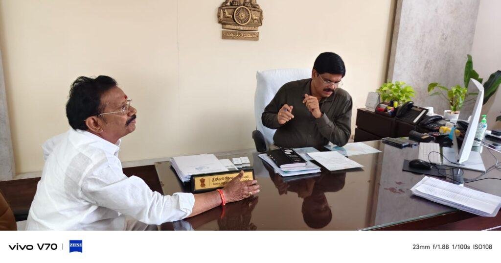 సత్యవేడు అభివృద్ధి పనులపై జాయింట్ కలెక్టర్‌కు వినతిపత్రం అందజేసిన ఎమ్మెల్యే కోనేటి ఆదిమూలం