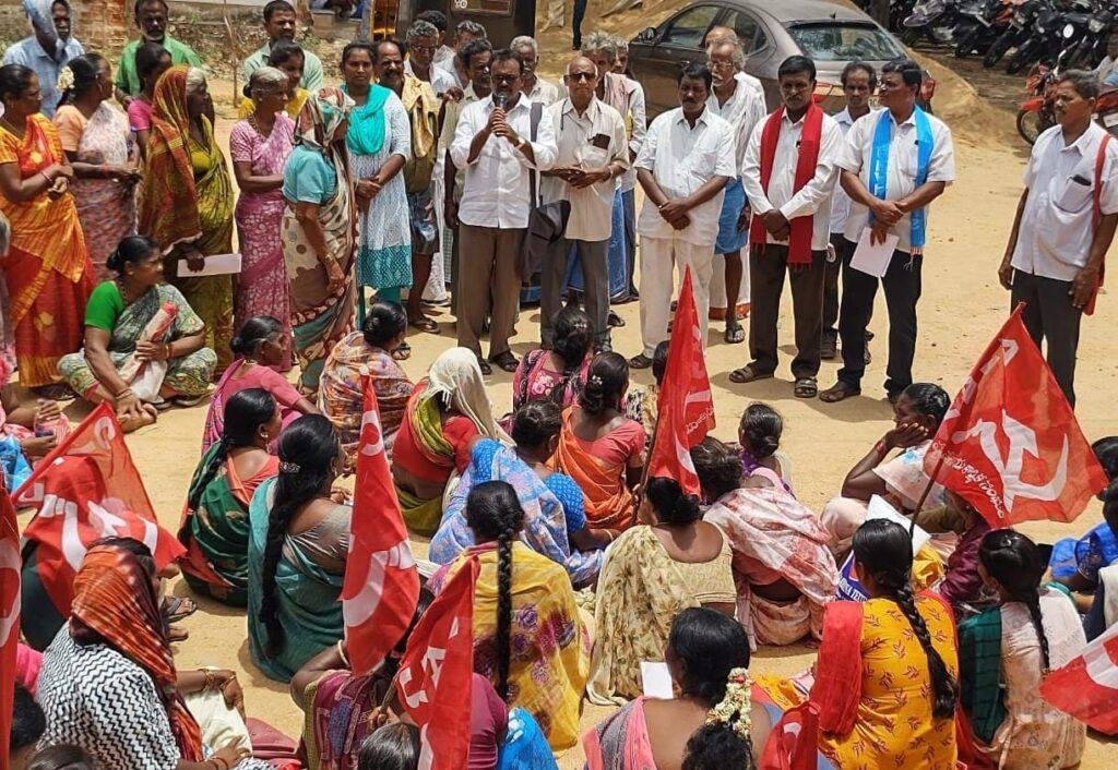కళ్యాణ వెంకటేశ్వర స్వామి భూములను పేదలకు పంచాలి