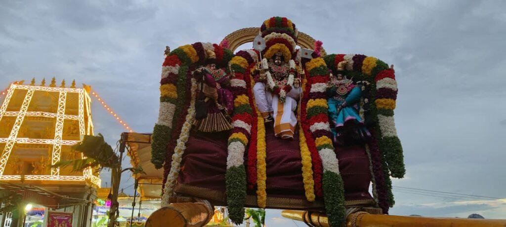 తిరుచ్చి వాహనంపై ఊరేగిన సుబ్రహ్మణ్యం స్వామి