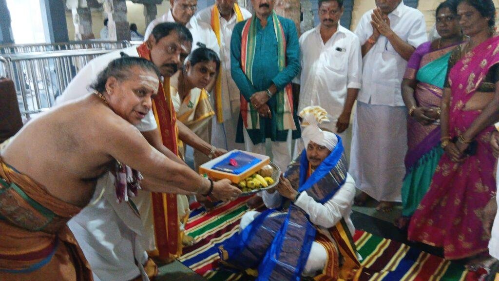 ఆలయాల సందర్శనలో టీటీడీ ఈఓ