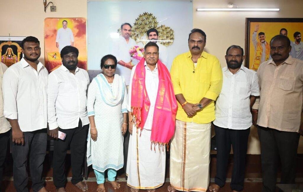 డాక్టర్ కోడూరు బాలసుబ్రమణ్యం ఇంటికి విచ్చేసిన అవనిగడ్డ ఎమ్మెల్యే