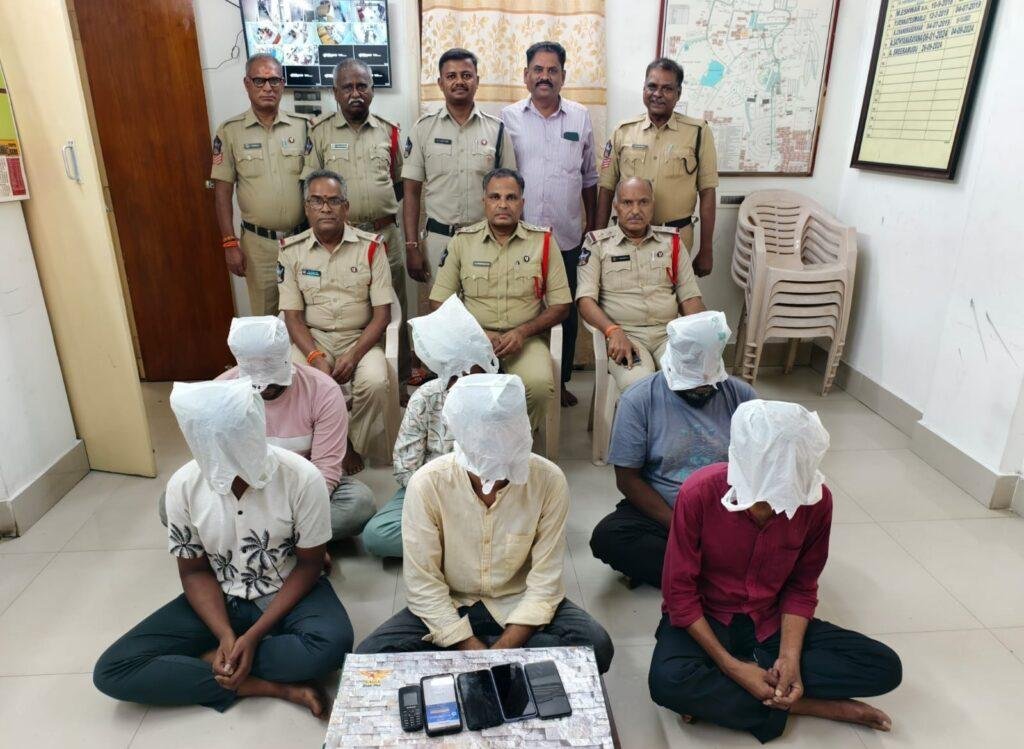 తిరుమలలో నకిలీ ఆధార్‌లతో రూమ్ దందా.. ఆరుగురు దళారీల అరెస్ట్