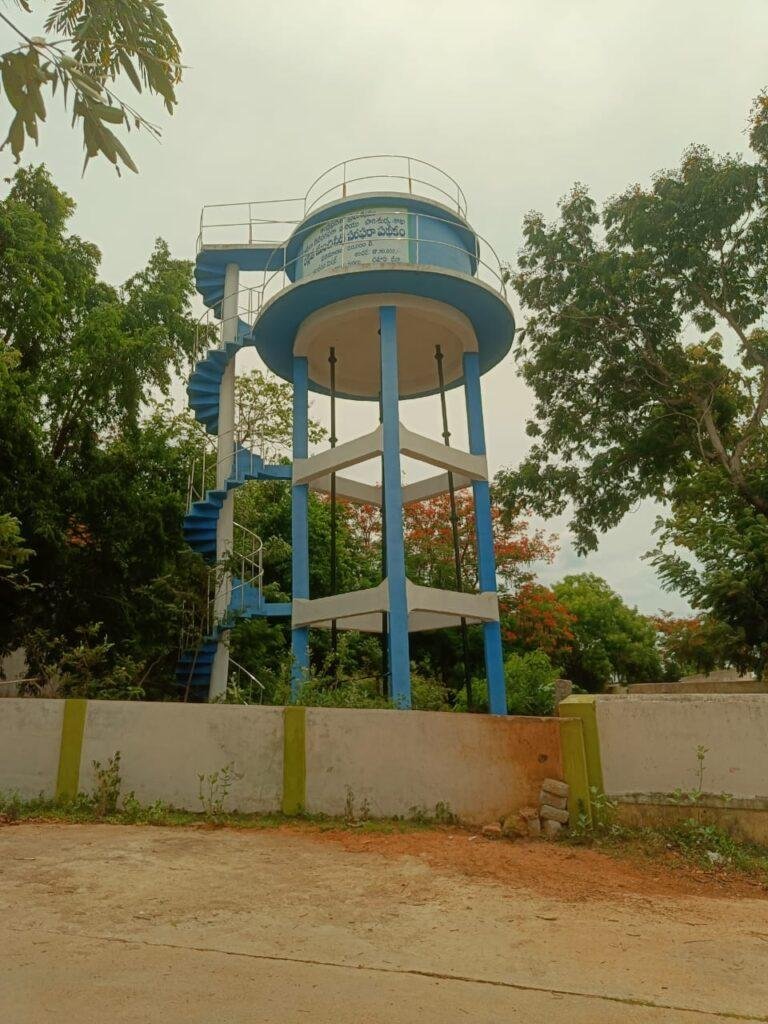 నిరుపయోగంగా ఉన్న త్రాగునీటి ట్యాంకు