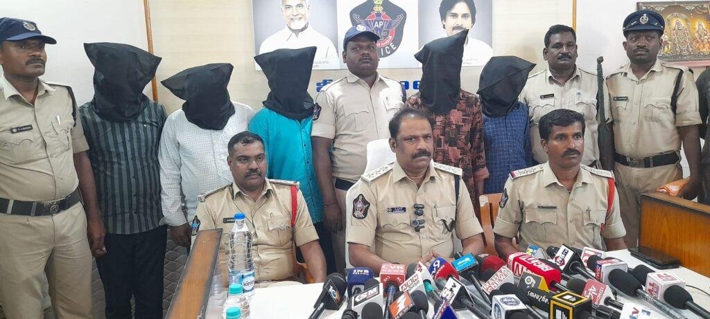 నాటు తుపాకీతో అన్నను కాల్చి చంపిన తమ్ముడు.. ఐదుగురు నిందితుల అరెస్ట్