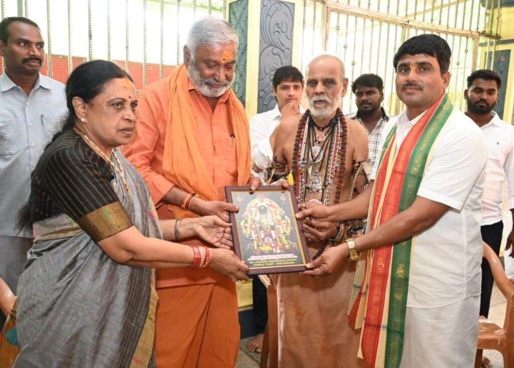 సింగిరి కోన శ్రీలక్ష్మినరసింహస్వామి వారినిదర్శించుకున్న మాజీమంత్రి పెద్దిరెడ్డి రామచంద్రారెడ్డి