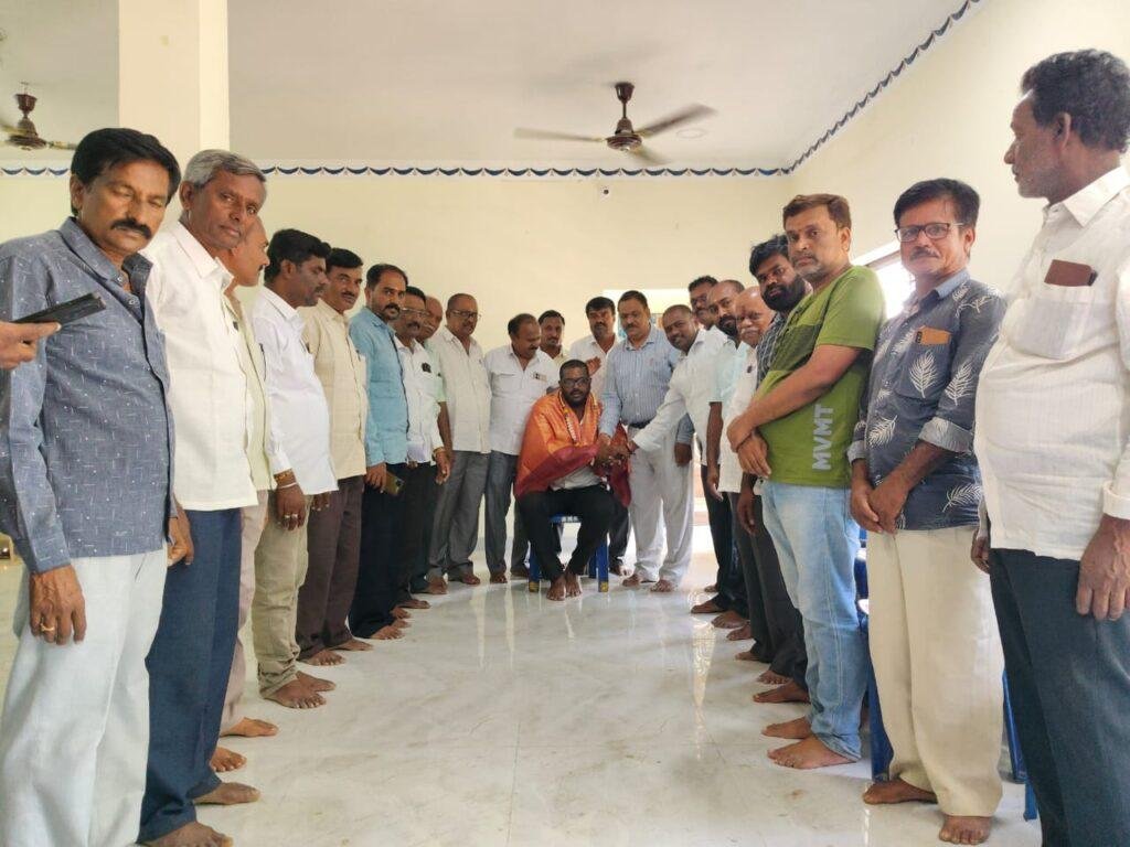 సింగల్ విండో అధ్యక్షుడిగా ఎన్నికైన హరీష్‌కు ఘన సన్మానం