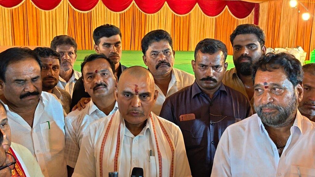మహాలక్ష్మి దీప పూజ ఏర్పాట్లను పరిశీలించిన టిటిడి జేఈవో మరియు ఎమ్మెల్యే