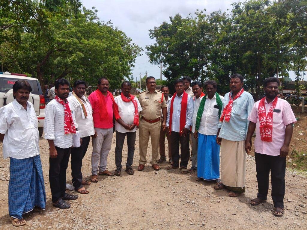 కార్మిక సంఘాల పోరాట ఫలితం.. సునీల్ కుటుంబానికి రూ.40 లక్షల పరిహారం