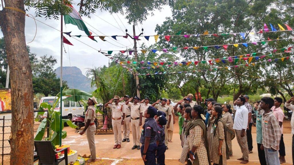 ఎస్ఐ రాఘవేంద్ర ఆధ్వర్యంలో ఘనంగా 80వ స్వాతంత్ర్య దినోత్సవ వేడుకలు