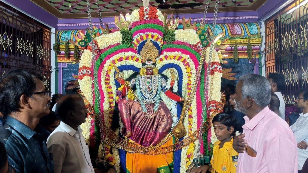 ఆడినెల చెల్లి అమ్మకు ప్రత్యేక  పూజలు
