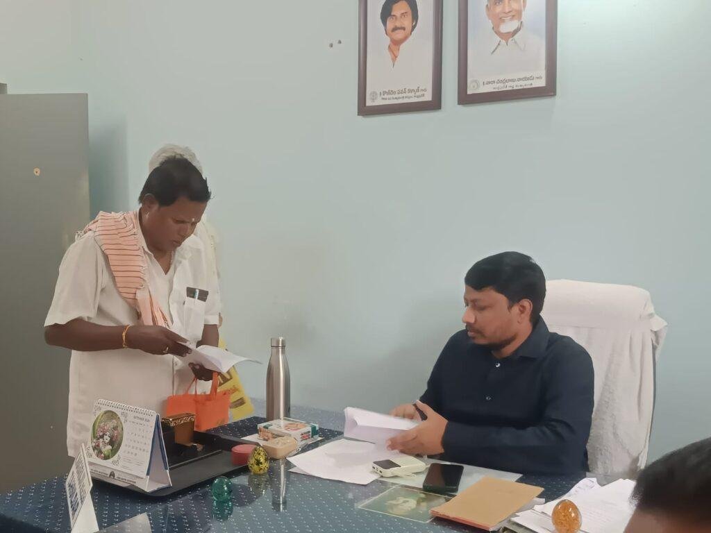 పి జి ఆర్ ఎస్ వచ్చిన అర్జీలను వెంటనే పరిష్కరించండి