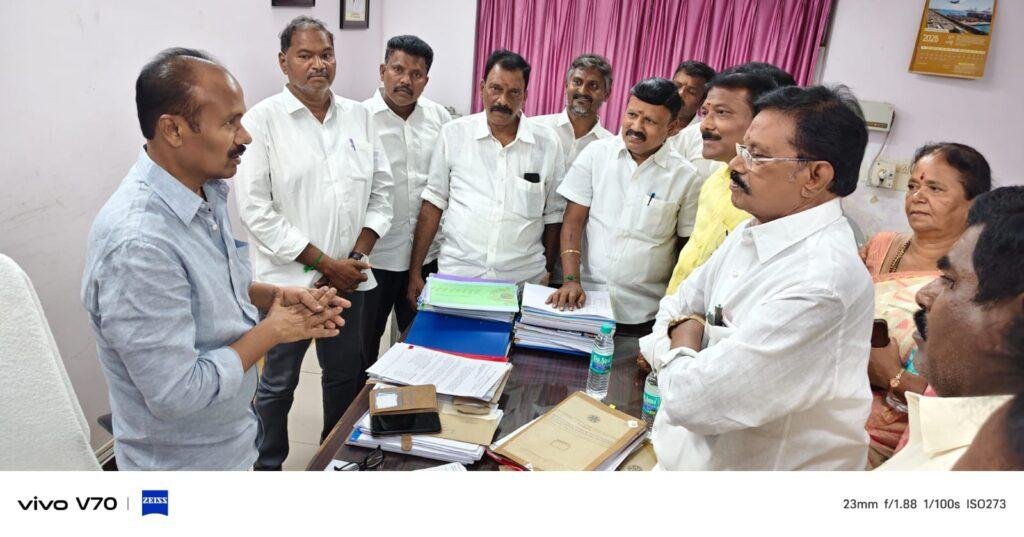 నేను ఊర్లో లేను.. -తరచూ రద్దువుతున్న బస్ సర్వీసులు..