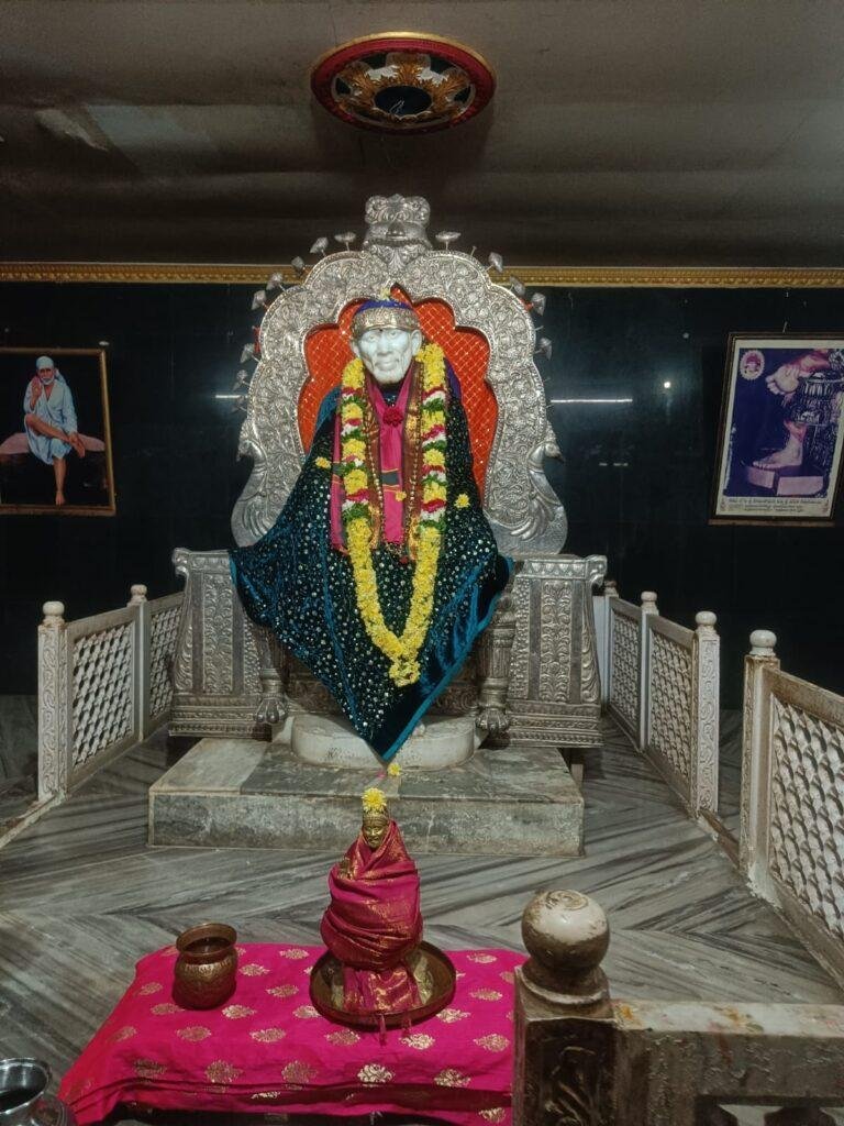 సాయిబాబా ఆలయంలో ప్రత్యేక పూజలు