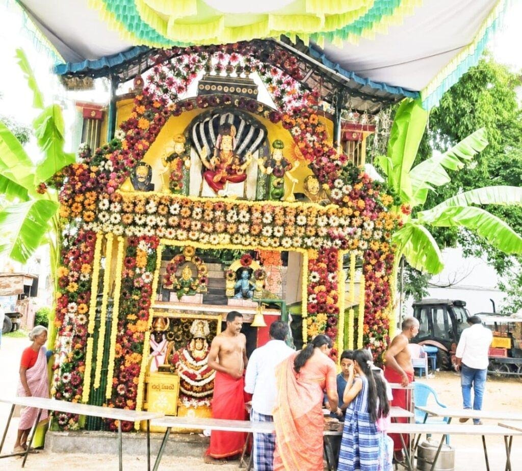పోలేరమ్మ ఆలయంలో వైభవంగా వరలక్ష్మీ వ్రతం