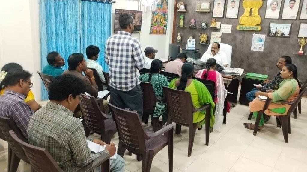 పన్నులు సకాలంలో చెల్లించి పట్టణాభివృద్ధికి సహకరించండి : మున్సిపల్ కమిషనర్