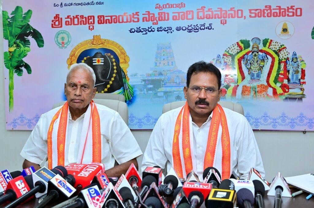 కాణిపాకంలో భక్తులకే మొదటి ప్రాధాన్యత