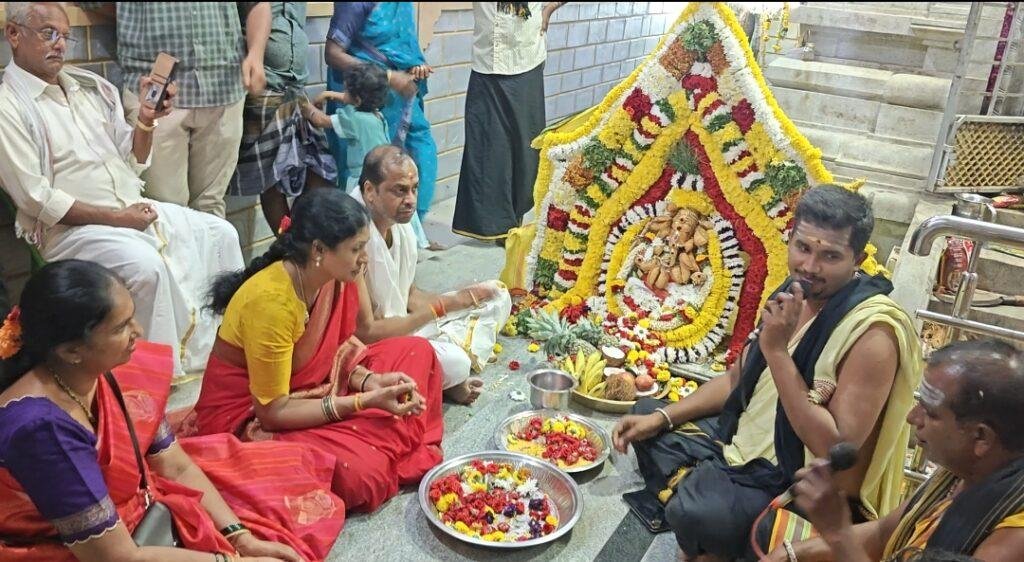 మోక్ష గణపతి ఆలయంలో విశేష పూజలు