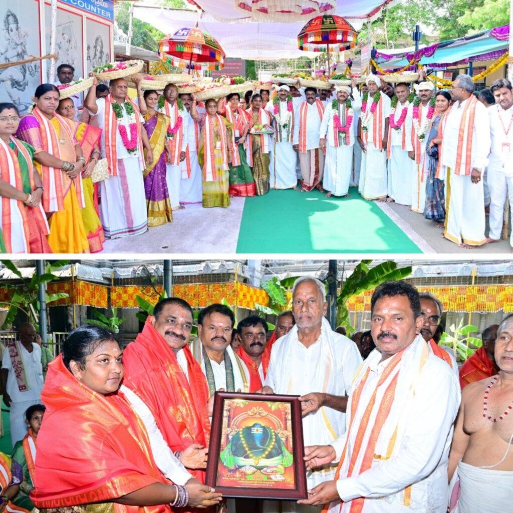 శ్రీకాళహస్తి దేవస్థానం వారిచే కాణిపాకం దేవస్థానానికి పట్టు వస్త్రాలు