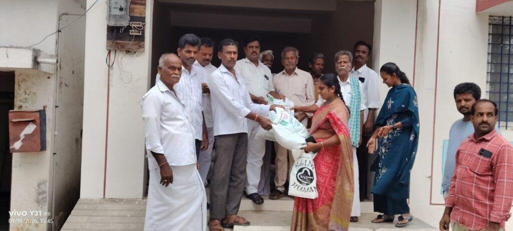 వడిగలవారి పల్లిలో ఉలవలు పంపిణీ