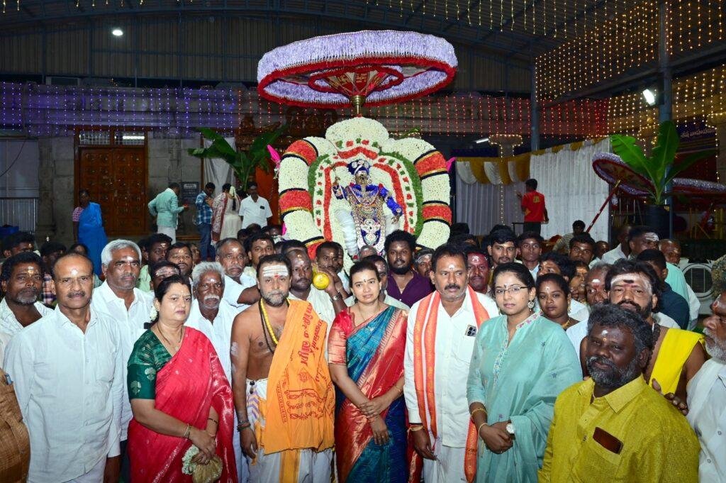 గజవాహనంపై దర్శనం ఇచ్చిన గణనాథుడు
