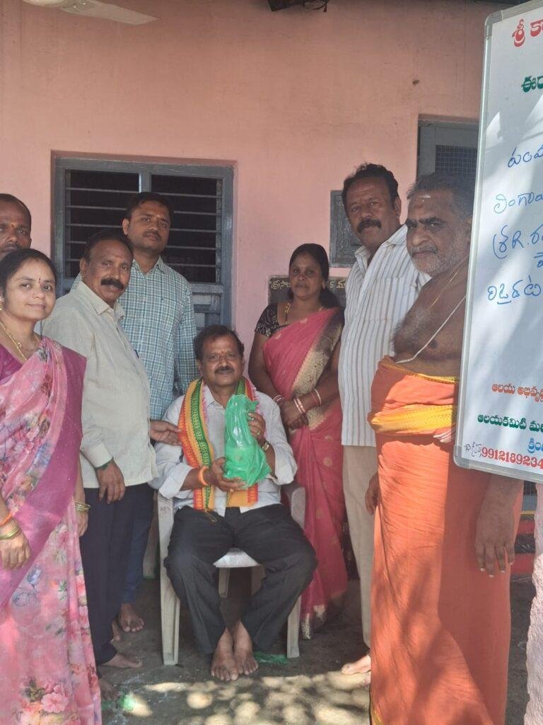 శ్రీకాశీ విశ్వేశ్వర స్వామి ఆలయంలో ఘనంగా ప్రసాద వితరణ -దాతలకు సన్మానం
