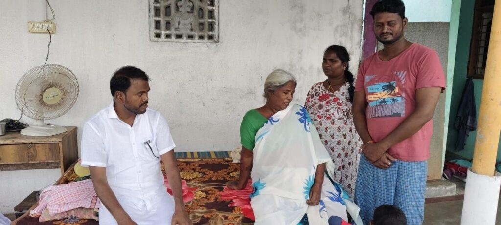 వరాలమ్మ కు ఆర్థిక సహాయం అందించిన జనసేన నాయకుడు