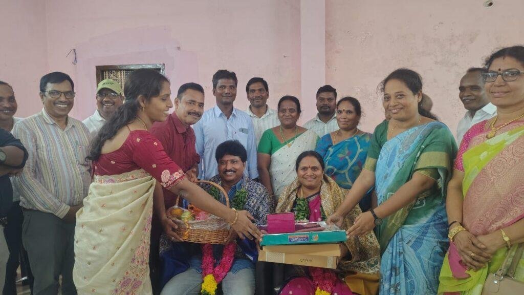 ఎంపీపీ లతా బాలాజీ సన్మానించిన ఎంపీడీవో రాధిక సింగిరెడ్డి