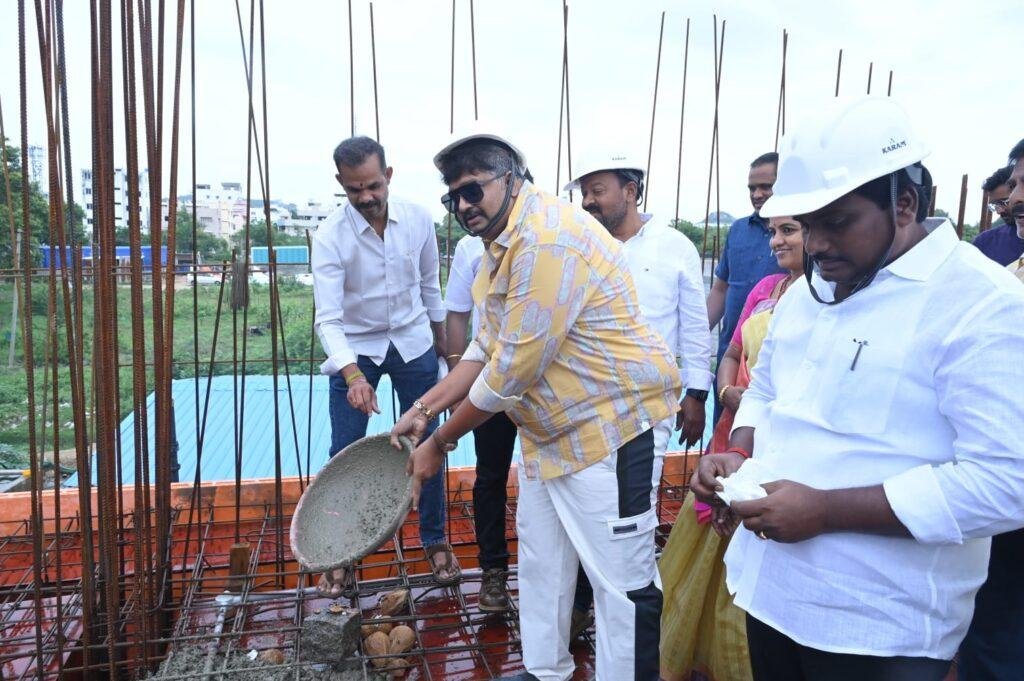 టిడిపిపార్టీ  నూతన భవన నిర్మాణపనులనుపరిశీలించిన ఎమ్మెల్యే గురుజాల జగన్మోహన్