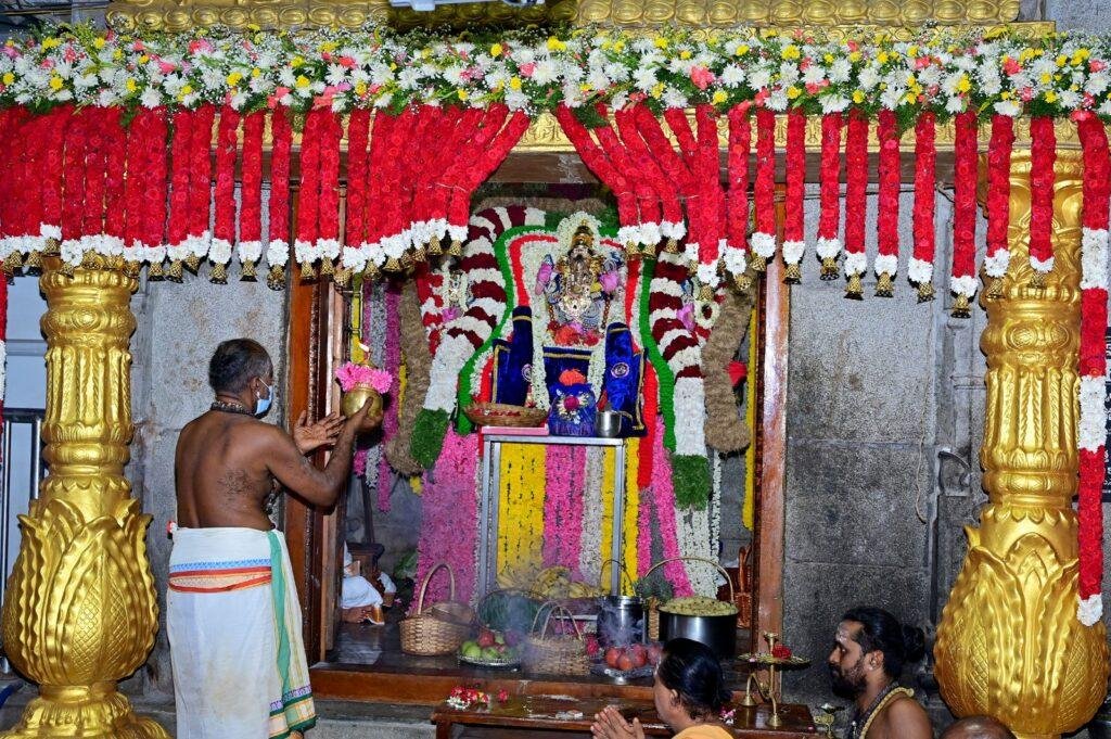 కాణిపాకంలో భక్తిశ్రద్ధలతో స్వామివారికి ఏకాంత సేవ