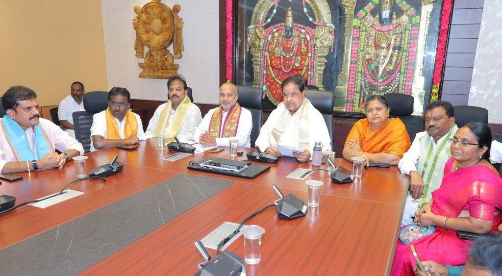 సమిష్టి కృషితో శ్రీవారి సాలకట్ల బ్రహ్మోత్సవాలు విజయవంతం