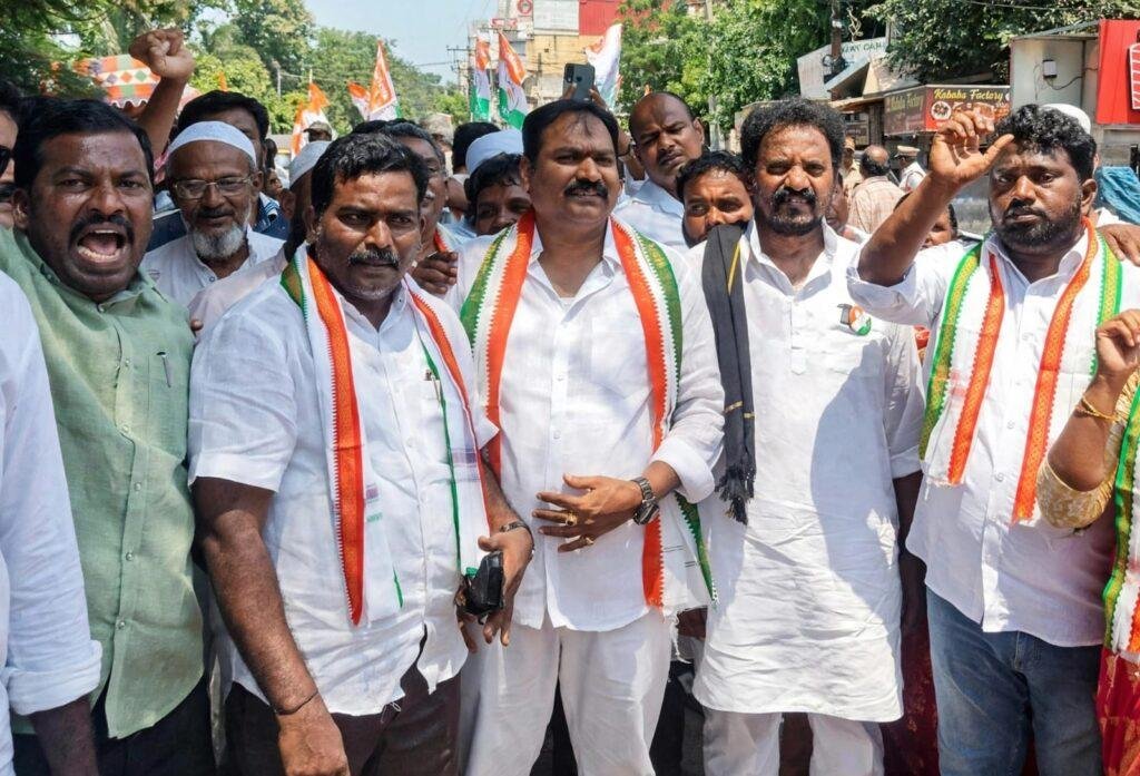 సీఈసీ తీరుకు వ్యతిరేకంగా ఎస్.ఈ.సి. కార్యాలయం ముట్టడి – హోరెత్తిన కాంగ్రెస్ శ్రేణులు