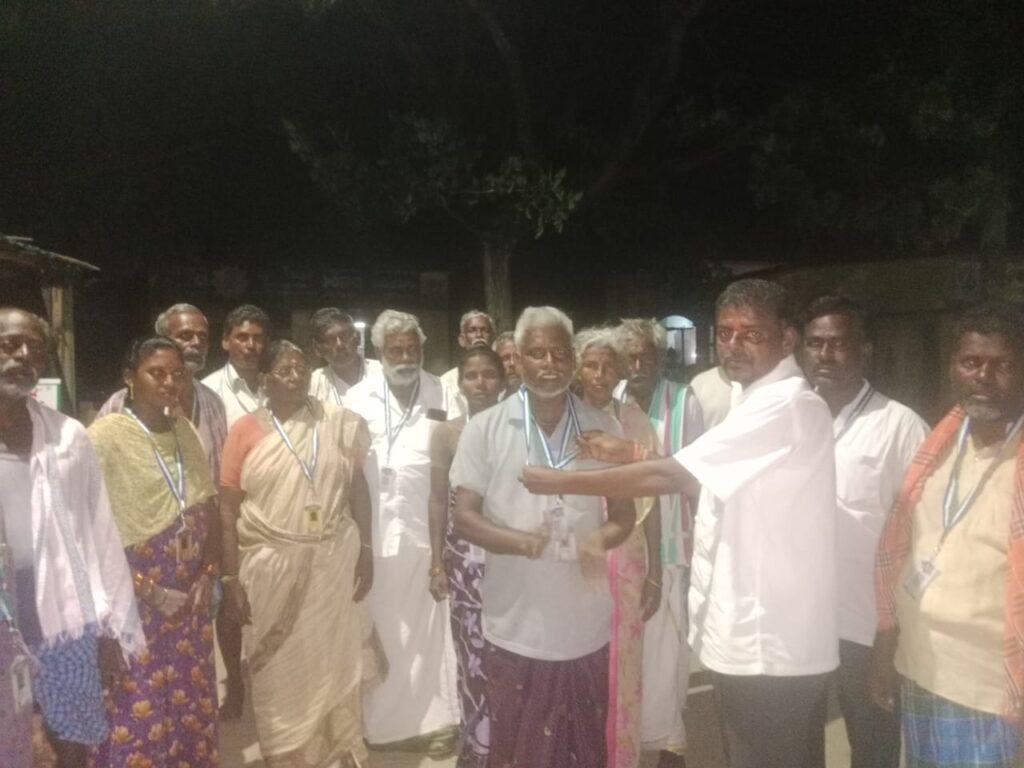 సిడి కండిగ గ్రామంలో వైఎస్ఆర్సిపి గుర్తింపు కార్డులు పంపిణీ