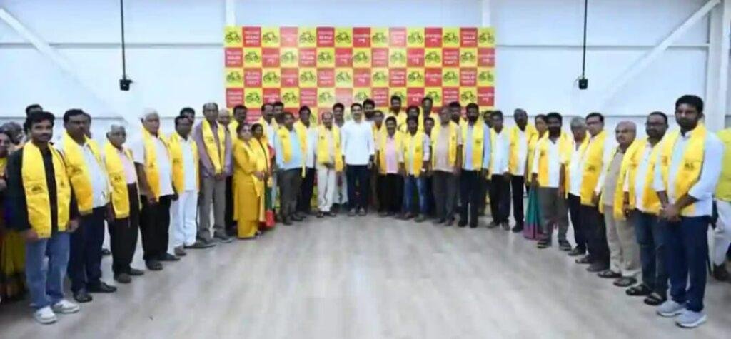 టీడీపీలో చేరిన మంగళగిరి నియోజకవర్గ వైసీపీ నేతలు
